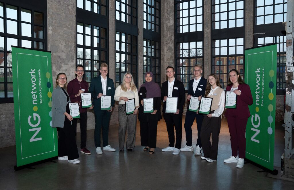 Teilnehmende des Ausbildungsprojekts ZUKUNFTSRAUM Stückgut stellen auf dem NG.network NETZWERKFORUM 2025 ihre Ergebnisse vor.