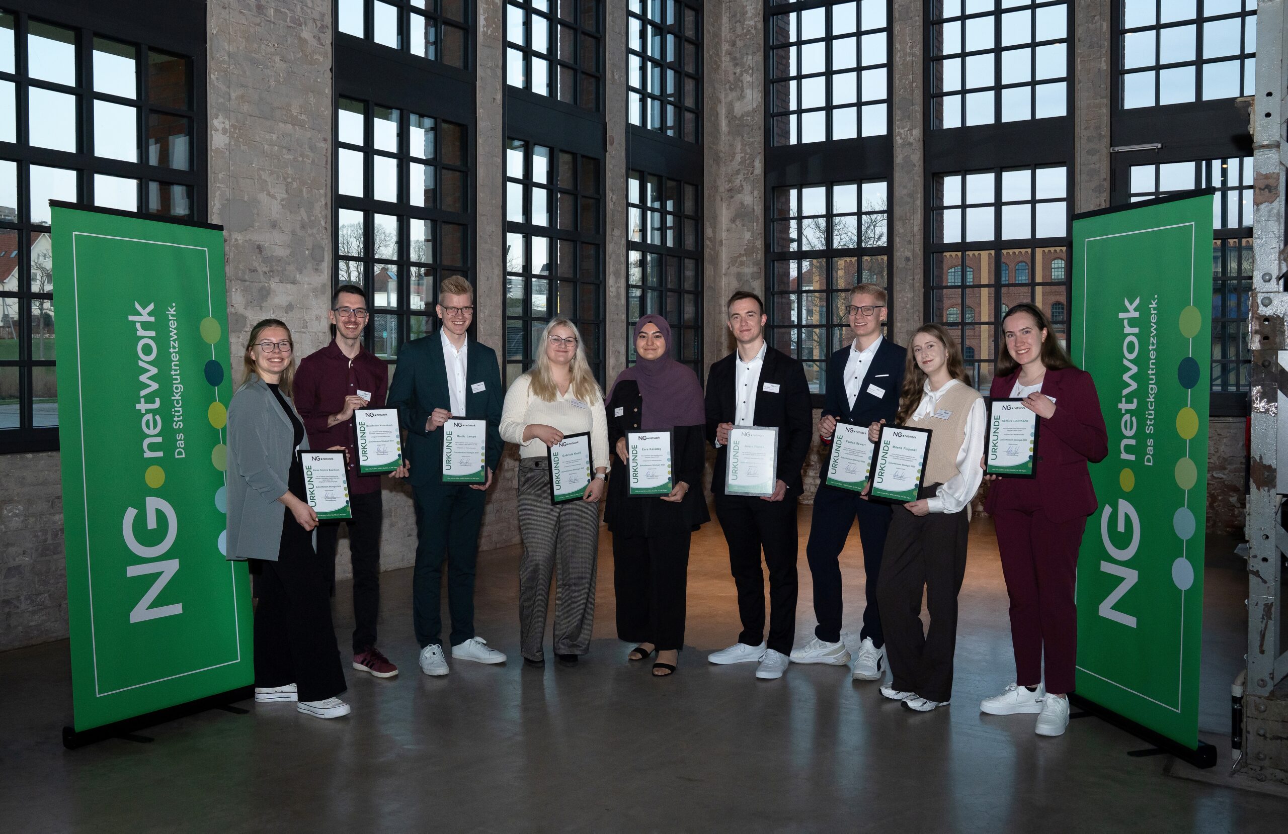 Teilnehmende des Ausbildungsprojekts ZUKUNFTSRAUM Stückgut stellen auf dem NG.network NETZWERKFORUM 2025 ihre Ergebnisse vor.