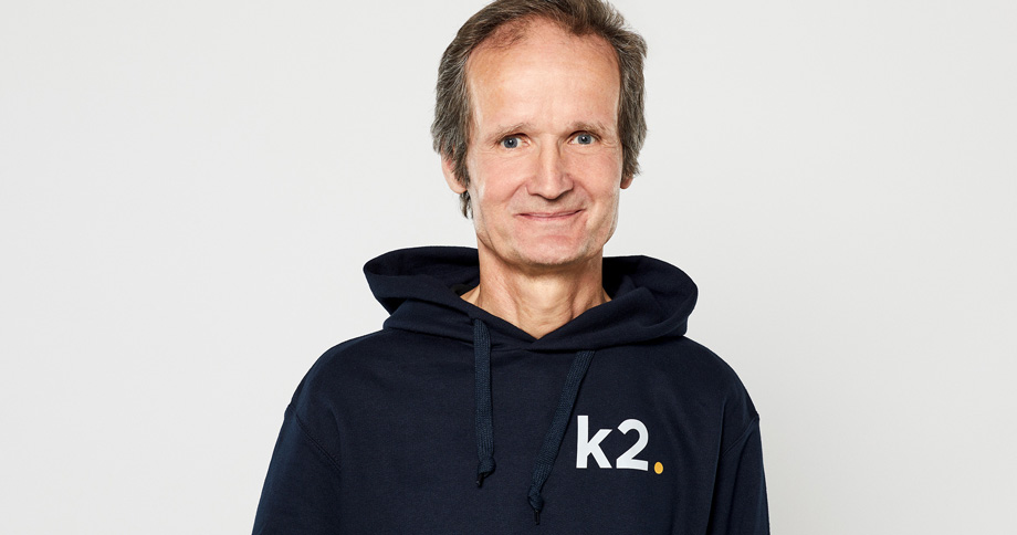 Portrait Ulrich Kalex vor weißem Hintergrund