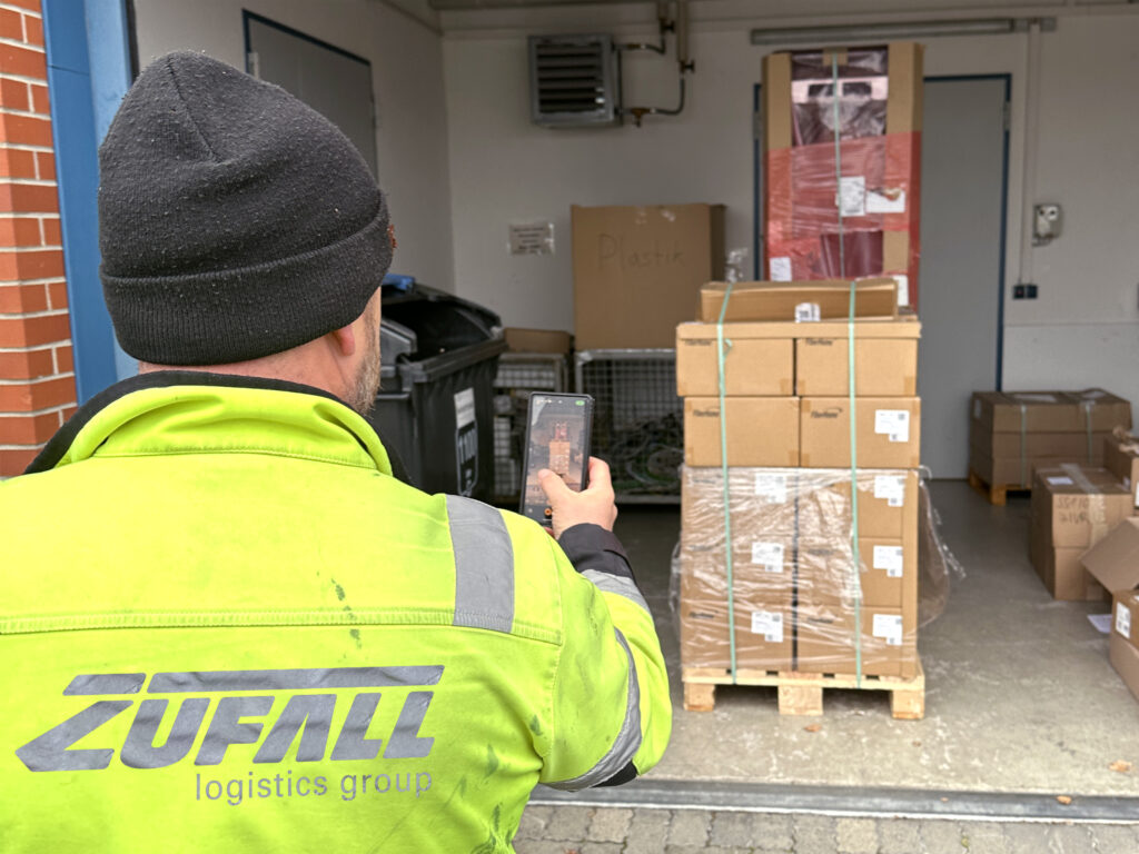 Die Sendungszustellung bzw. -abholung wird durch Fotobelege dokumentiert.