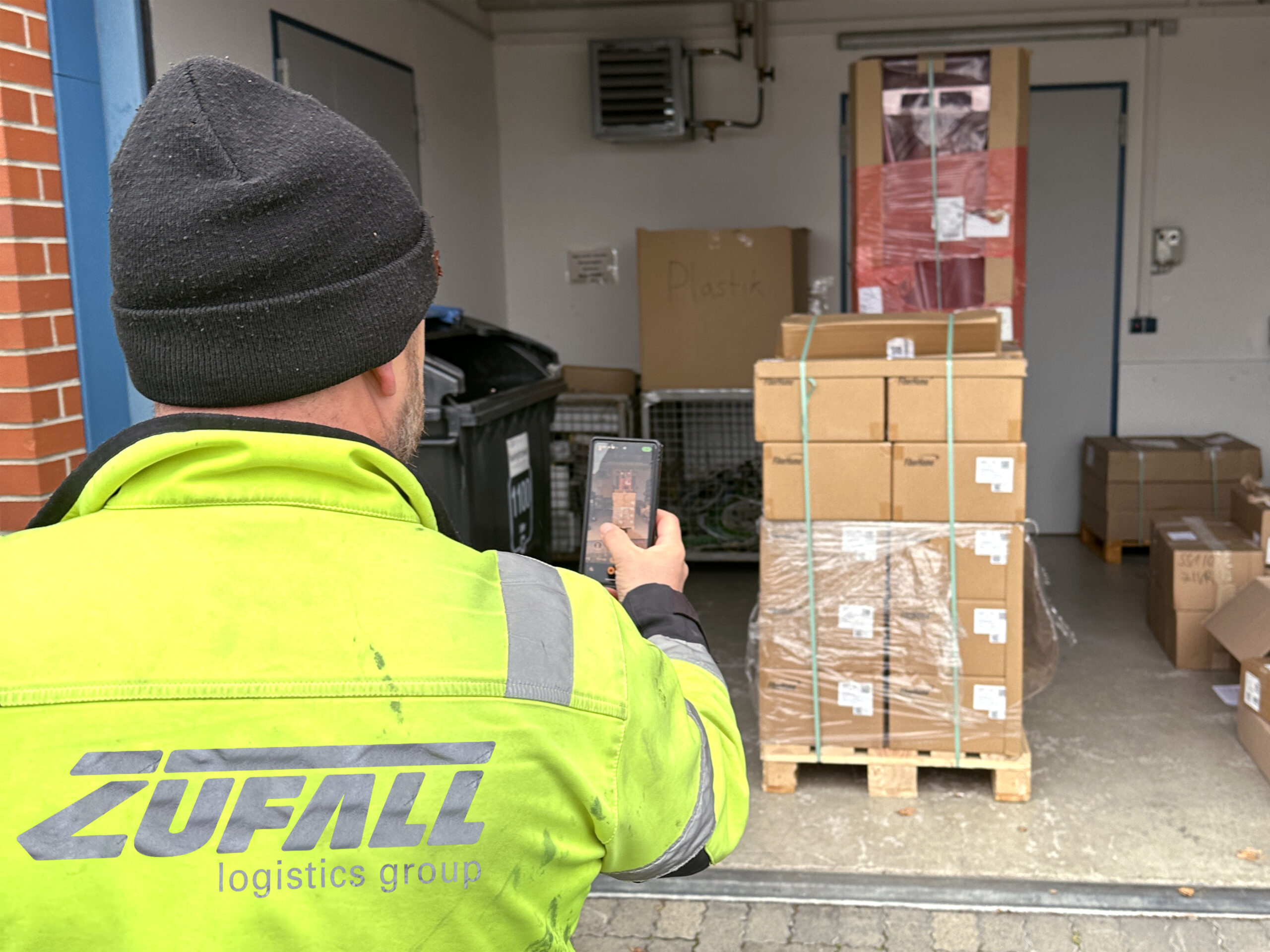 Die Sendungszustellung bzw. -abholung wird durch Fotobelege dokumentiert.